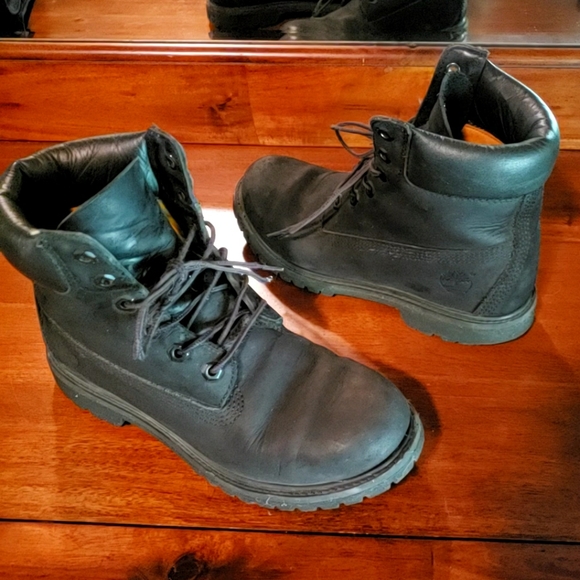Black Timberlands - Picture 1 of 5